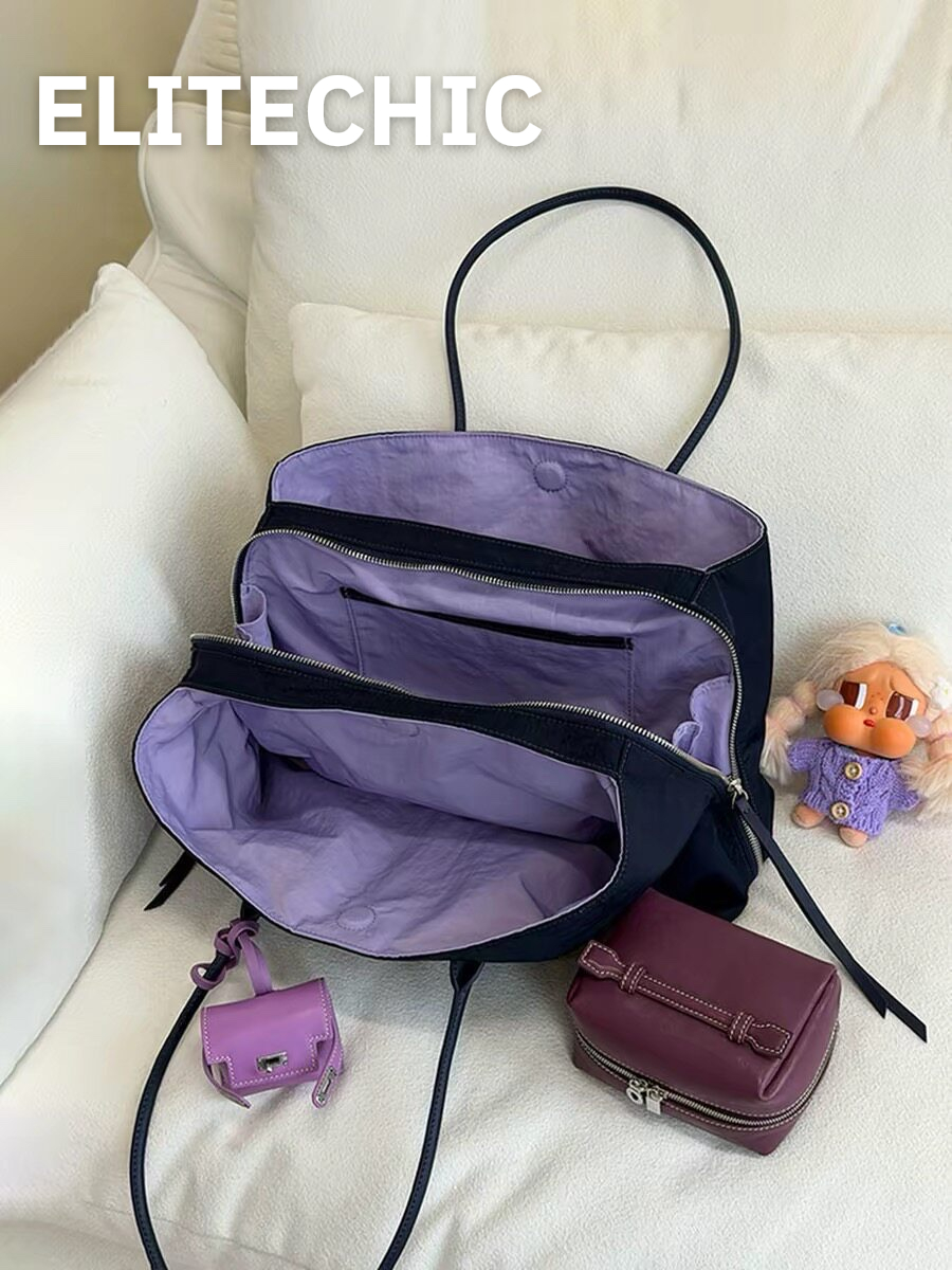 Các ngăn lót tím bên trong túi tote nylon